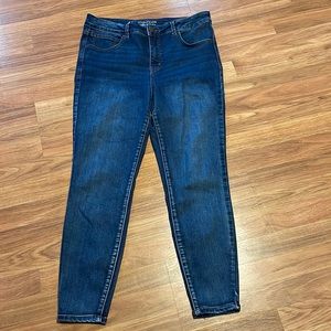 Women’s everflex high-rise jeans. Bought from Maurice’s. No stains or holes.